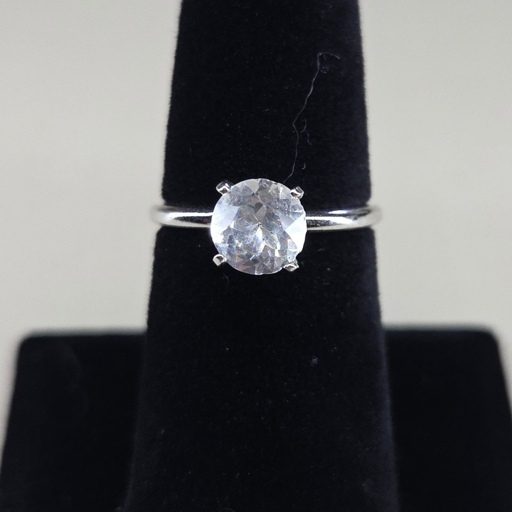Silver Tone‎ Round Cut Clear Stone Solitaire Ring Size 7.5 Four Prong Minimalist